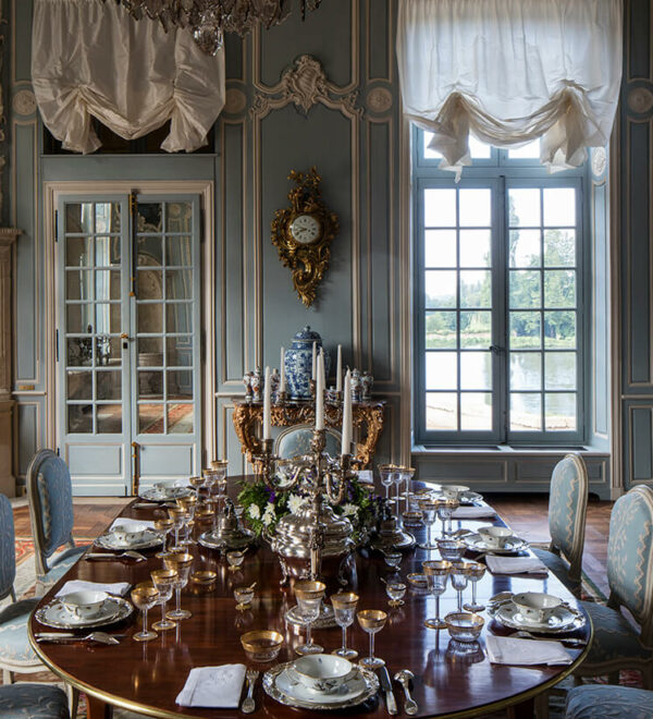 Chateau de Villette luxury property french history heritage Boucher exclusive accommodation rental all season year blue dining room breakfast lunch dinner Burgundy wine