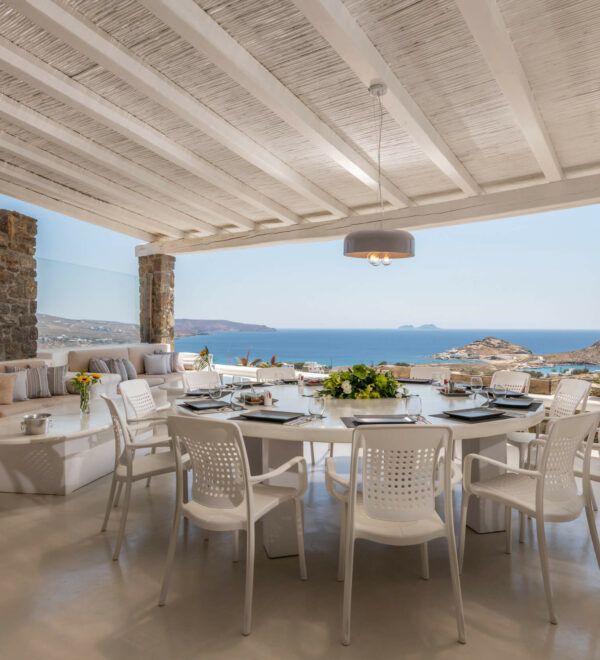 outdoor dining with sea view.jpg (1)
