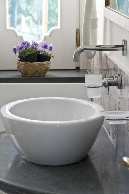 detail bathroom