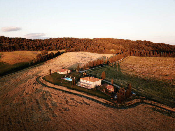 villa-toscana-drone-tramonto-BIG