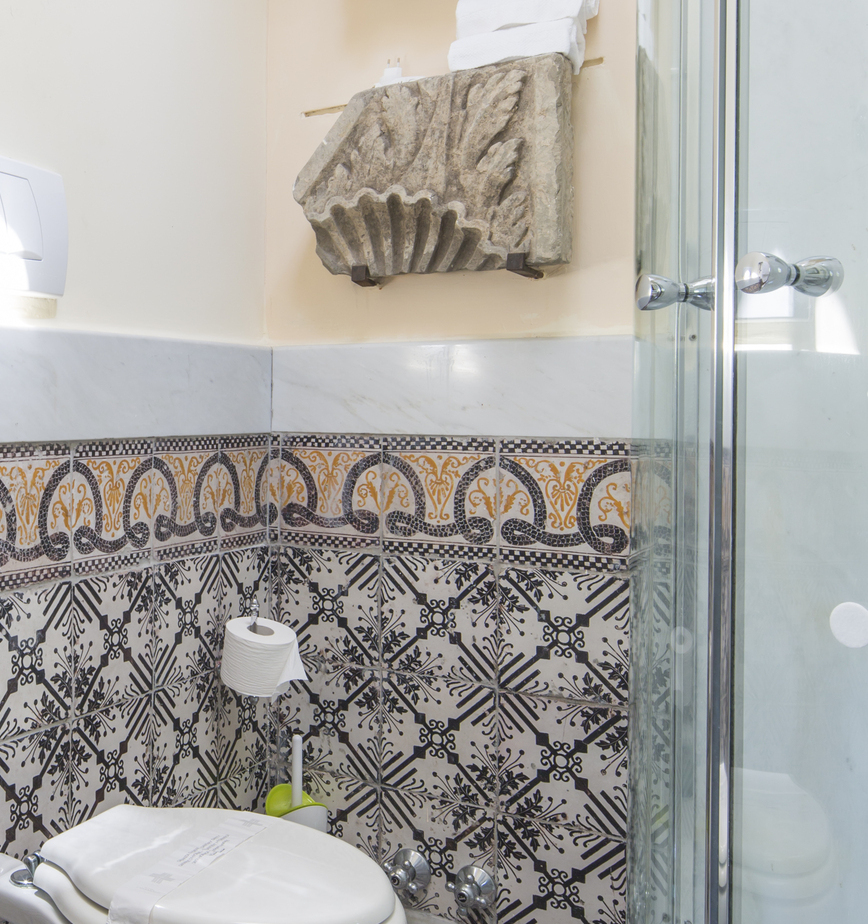 2 BATHS