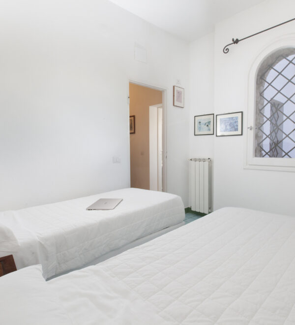 twin bedroom