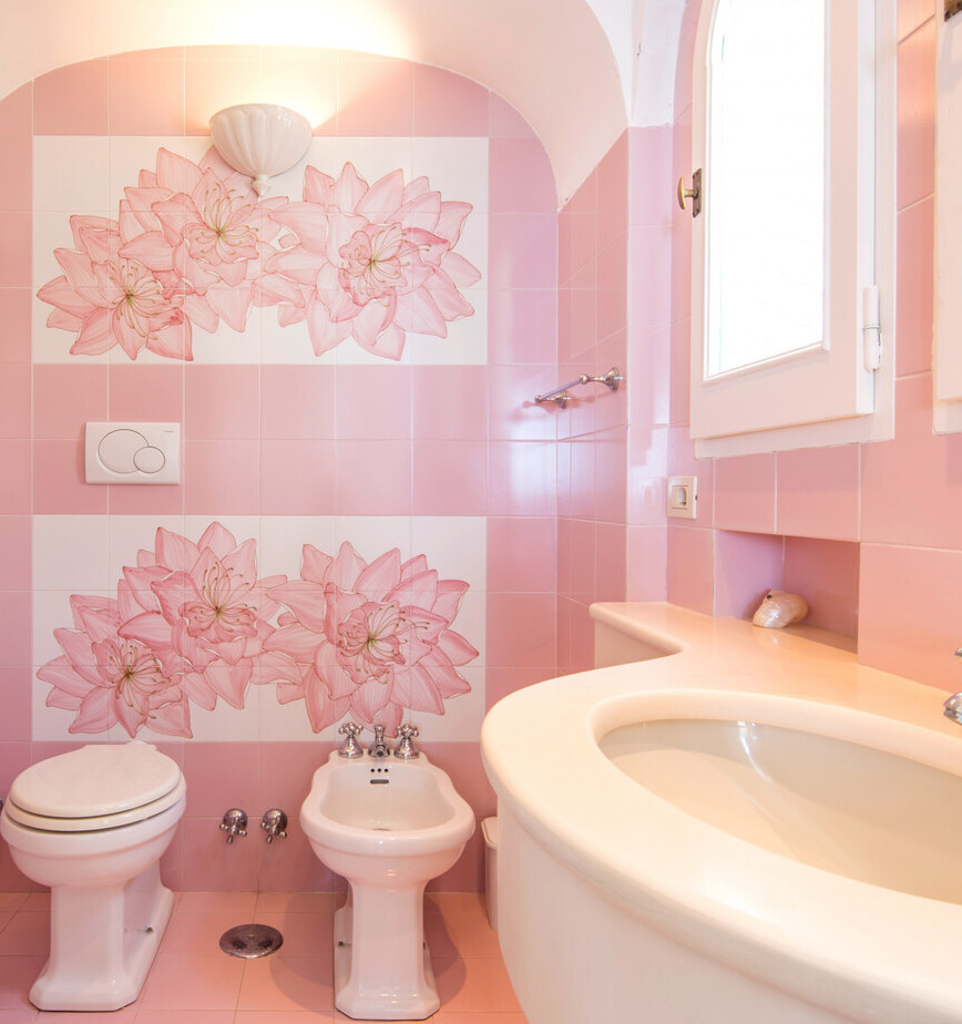 6 Bathrooms