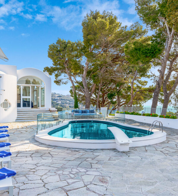 luxury pool capri
